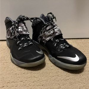 Nike lebron zoom soldier vii